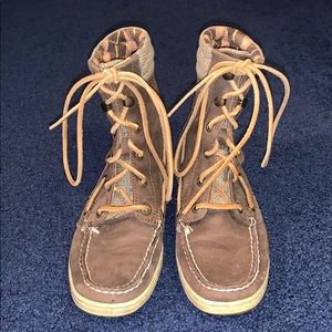 Sperry Brown lace up boots